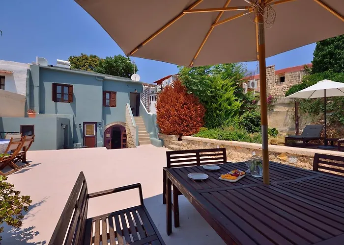 Villa Leon - House In Medieval Town With Spacious Courtyard