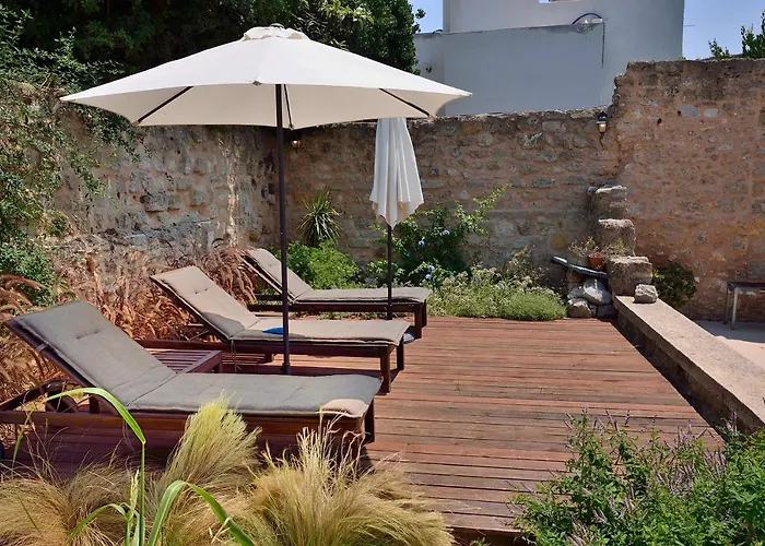 Villa Leon - House In Medieval Town With Spacious Courtyard